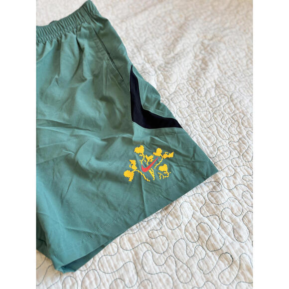 Nike Men's Green‎ Casual Athletic Shorts with Yellow Logo Size Small - Picture 3 of 6